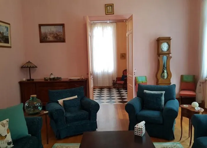 Chateau De L'allee Oda ve Kahvaltı *