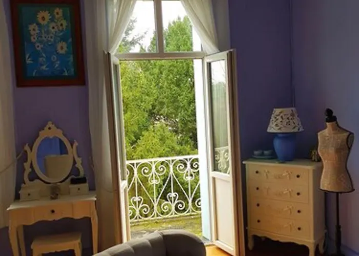 Chateau De L'allee Oda ve Kahvaltı Gontaud-de-Nogaret